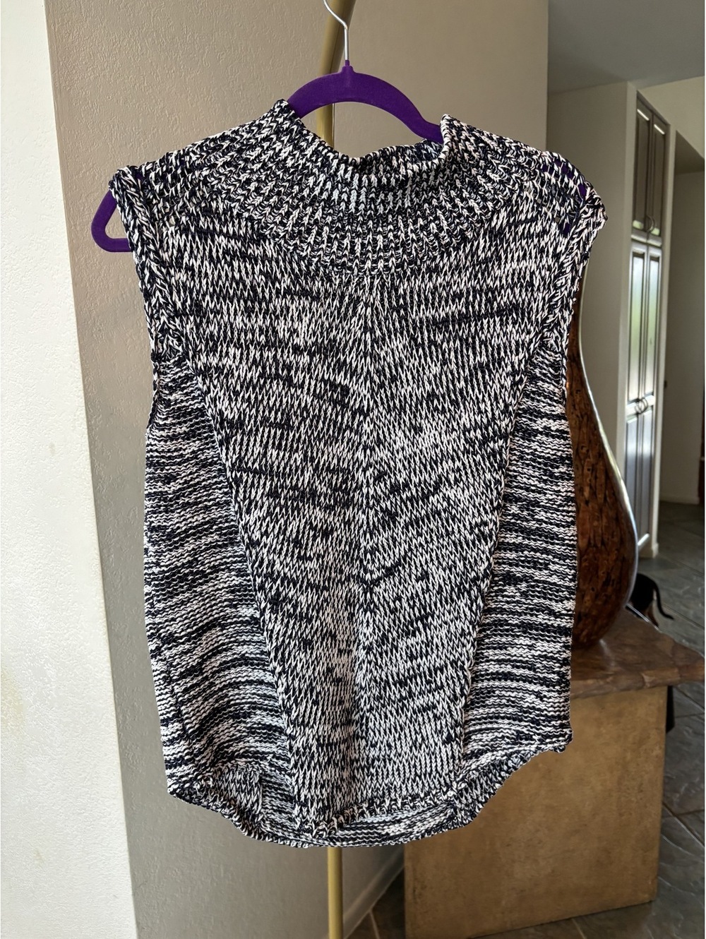 White House Black Market Sleeveless mock turtleneck Size M